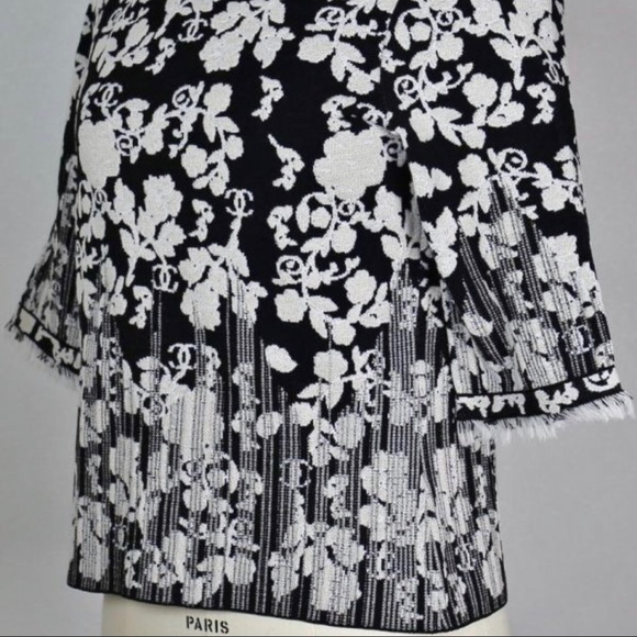 CHANEL Black White Floral Jacquard Knitted Top 38 - Picture 3 of 5